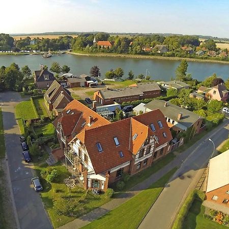 Kanalvilla - Urlaub Am Nord-Ostseekanal - Zwei Ferienwohnungen Im Angebot- Eine Im Dachgeschoss Und Eine Wohnung Mit Garten Sehestedt  Экстерьер фото