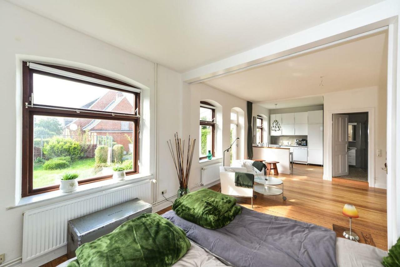 Kanalvilla - Urlaub Am Nord-Ostseekanal - Zwei Ferienwohnungen Im Angebot- Eine Im Dachgeschoss Und Eine Wohnung Mit Garten Sehestedt  Экстерьер фото