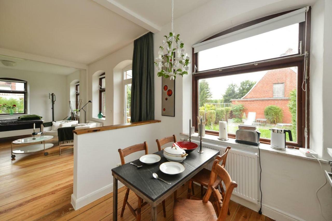 Kanalvilla - Urlaub Am Nord-Ostseekanal - Zwei Ferienwohnungen Im Angebot- Eine Im Dachgeschoss Und Eine Wohnung Mit Garten Sehestedt  Экстерьер фото