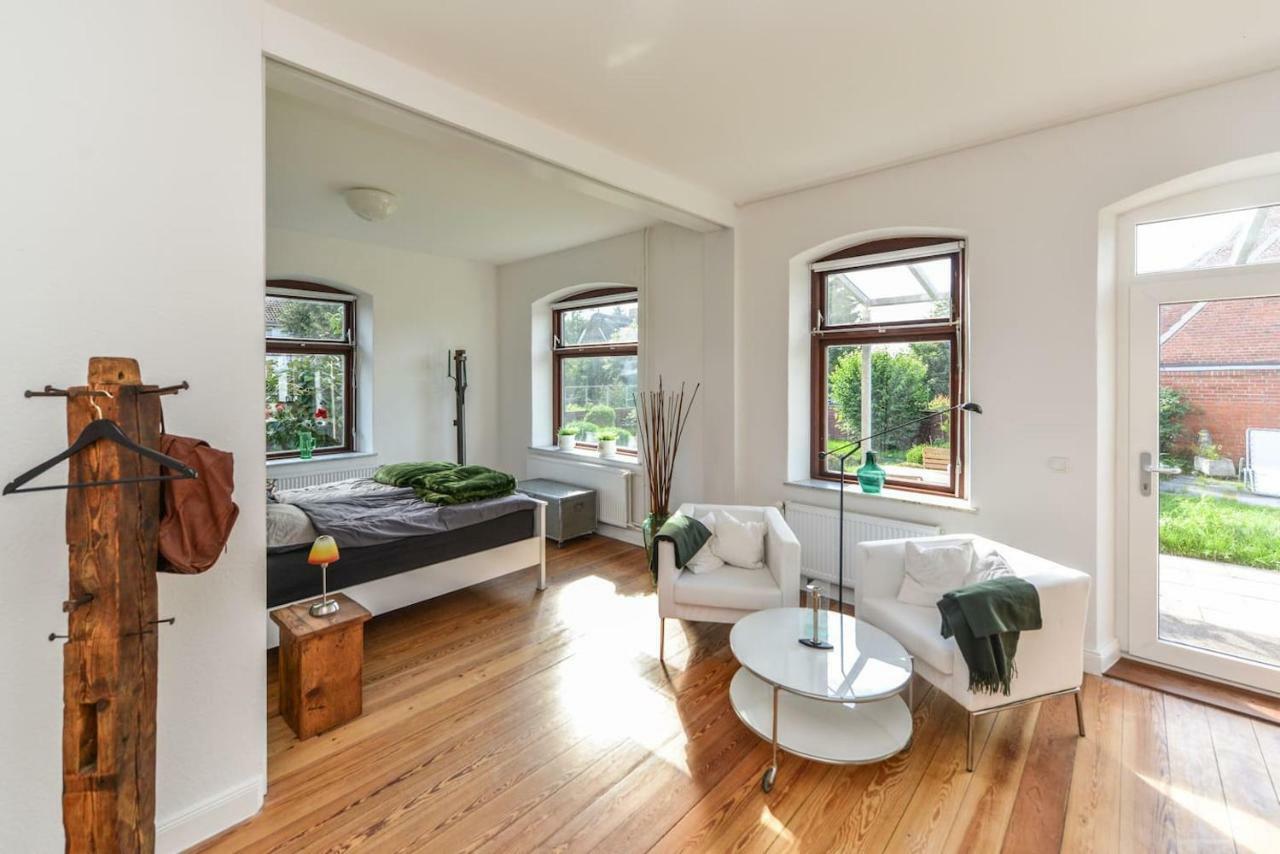 Kanalvilla - Urlaub Am Nord-Ostseekanal - Zwei Ferienwohnungen Im Angebot- Eine Im Dachgeschoss Und Eine Wohnung Mit Garten Sehestedt  Экстерьер фото