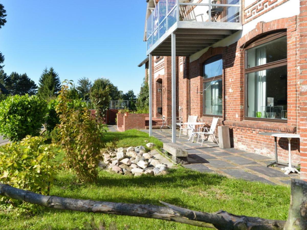 Kanalvilla - Urlaub Am Nord-Ostseekanal - Zwei Ferienwohnungen Im Angebot- Eine Im Dachgeschoss Und Eine Wohnung Mit Garten Sehestedt  Экстерьер фото