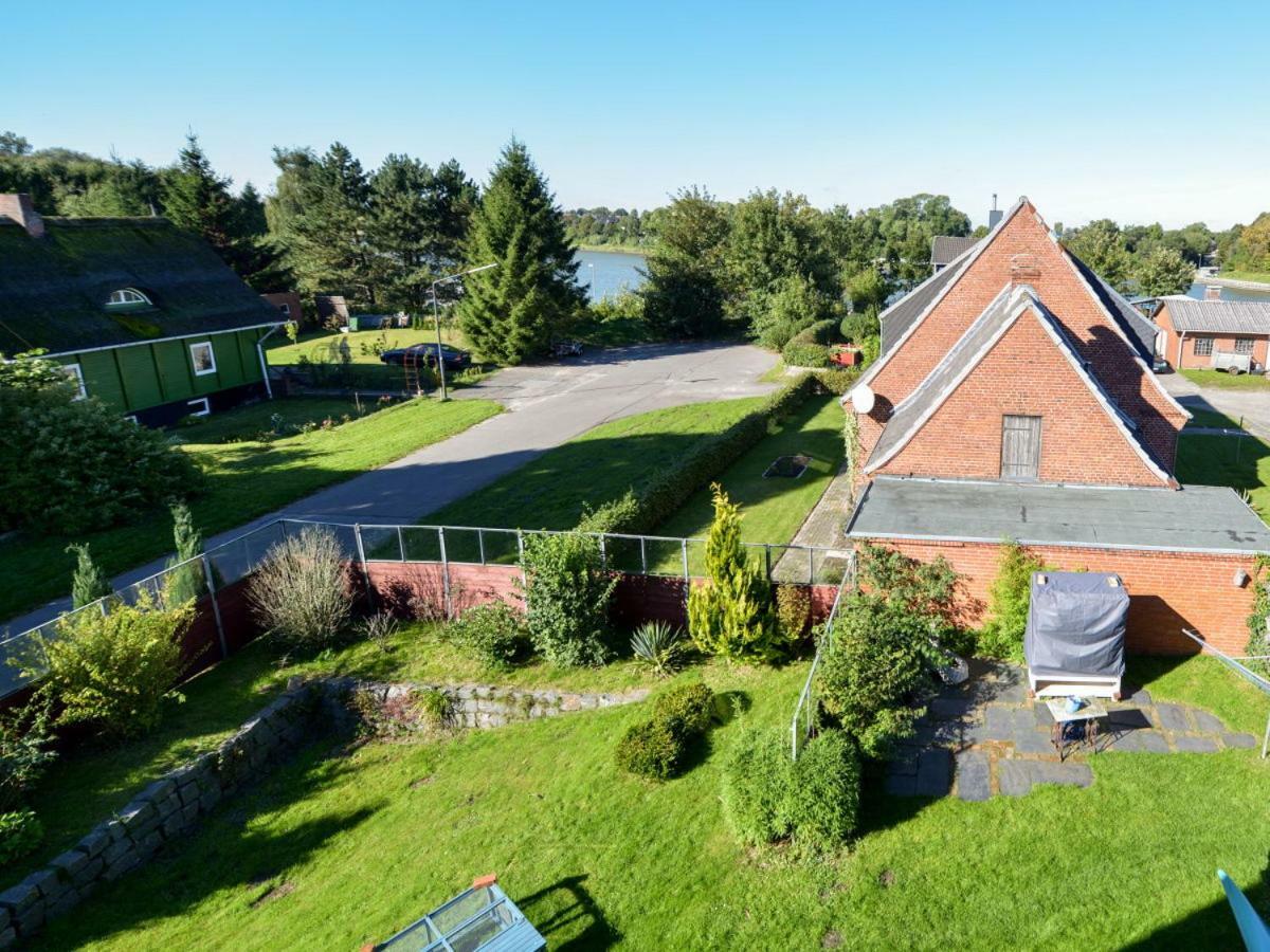 Kanalvilla - Urlaub Am Nord-Ostseekanal - Zwei Ferienwohnungen Im Angebot- Eine Im Dachgeschoss Und Eine Wohnung Mit Garten Sehestedt  Экстерьер фото
